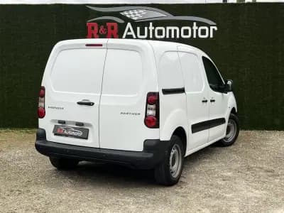 Sell Peugeot Partner 1.6 BlueHdi 3 Lug 2018 - 9800 EUR, 200000 km - AUTO.MOTO.pt