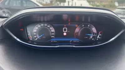 Vendo Peugeot 3008 2021 - 21800 EUR, 67000 km - AUTO.MOTO.pt