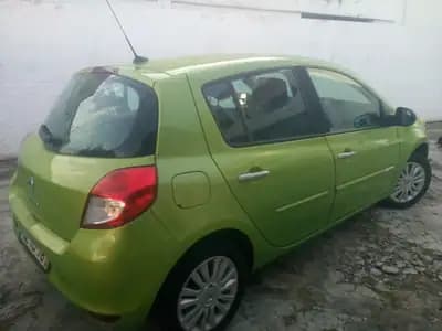 Vendo Renault Clio 2010 - 6500 EUR, 100000 km - AUTO.MOTO.pt