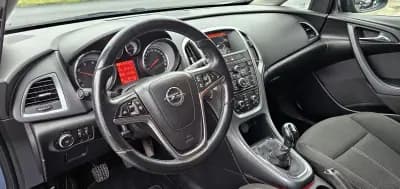 Vendo Opel Astra Sports Tourer 2015 - 8999 EUR, 250000 km - AUTO.MOTO.pt