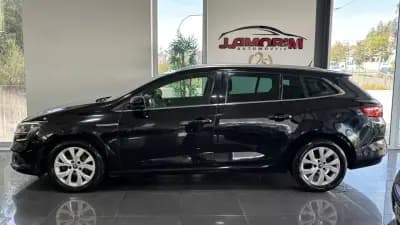 Vendo Renault Mégane Sport Tourer 2018 - 12999 EUR, 131021 km - AUTO.MOTO.pt