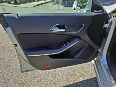 Vendo Mercedes-Benz CLA 180 2016 - 17490 EUR, 178000 km - AUTO.MOTO.pt