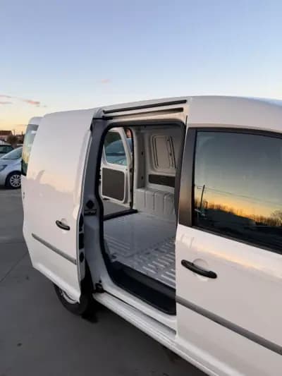 Sell Volkswagen Caddy 2018 - 7950 EUR, 322680 km - AUTO.MOTO.pt