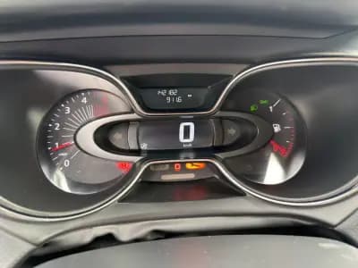 Vendo Renault Captur 2016 - 12990 EUR, 142000 km - AUTO.MOTO.pt