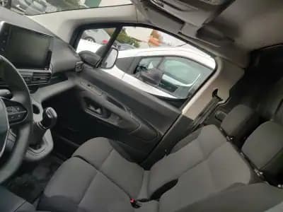 Sell Peugeot Partner 1.5 HDI 3L 2020 - 10999 EUR, 100000 km - AUTO.MOTO.pt