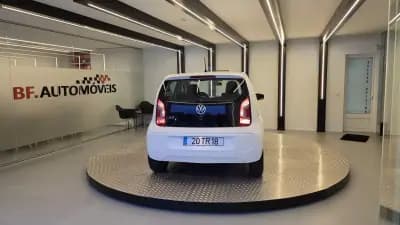 Vendo Volkswagen Cross Up! 2013 - 7750 EUR, 154338 km - AUTO.MOTO.pt