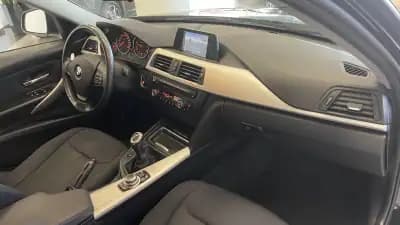 Vendo BMW 318 2013 - 13990 EUR, 216833 km - AUTO.MOTO.pt