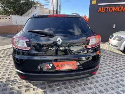 Sell Renault Mégane Break 2011 - 7950 EUR, 132851 km - AUTO.MOTO.pt