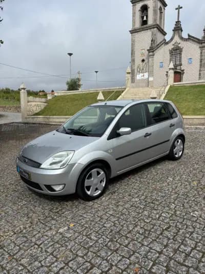 Vendo Ford Fiesta 2005 - 4990 EUR, 204000 km - AUTO.MOTO.pt