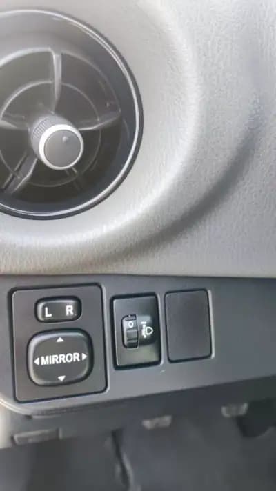 Vendo Toyota Yaris 2020 - 12579 EUR, 190178 km - AUTO.MOTO.pt