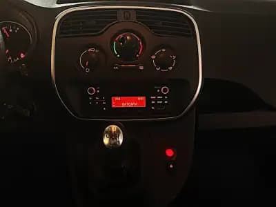 Vendo Renault Kangoo 2021 - 10990 EUR, 174000 km - AUTO.MOTO.pt