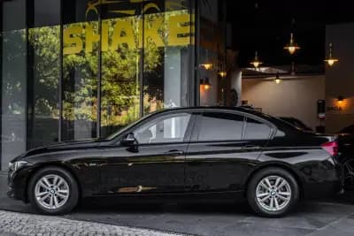 Vendo BMW 318 2015 - 16900 EUR, 246569 km - AUTO.MOTO.pt