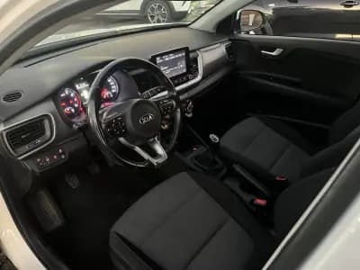 Vendo Kia Stonic 2021 - 13750 EUR, 113000 km - AUTO.MOTO.pt