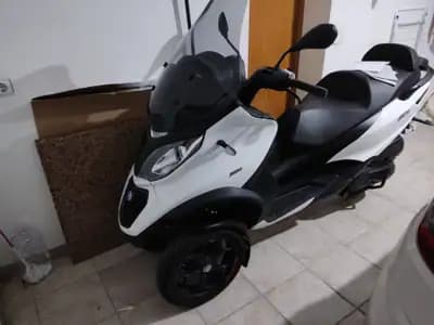 Vendo mota Piaggio MP3 Three Wheeler 400 2018 - 4750 EUR, 17000 km - AUTO.MOTO.pt