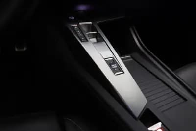 Vendo Peugeot 308 2021 - 24900 EUR, 75000 km - AUTO.MOTO.pt