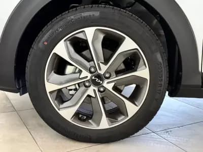 Vendo Kia Stonic 2025 - 21250 EUR, 54 km - AUTO.MOTO.pt