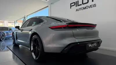 Vendo Porsche Taycan 2020 - 72000 EUR, 96306 km - AUTO.MOTO.pt