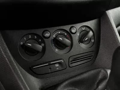 Vendo Ford Tourneo Connect 2015 - 12990 EUR, 204400 km - AUTO.MOTO.pt