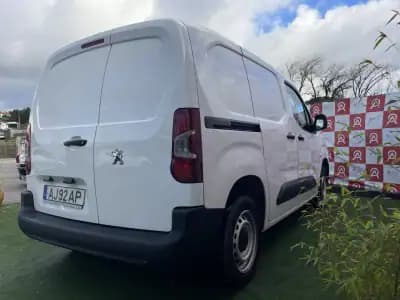 Vendo Peugeot Partner 1.5 BlueHDi Pro Standard 2021 - 14490 EUR, 121725 km - AUTO.MOTO.pt