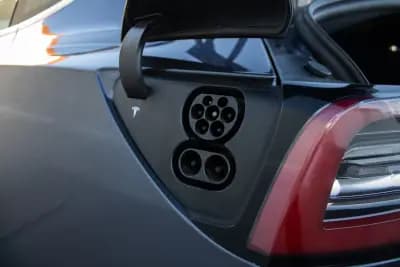 Vendo Tesla Model 3 2020 - 22999 EUR, 135693 km - AUTO.MOTO.pt