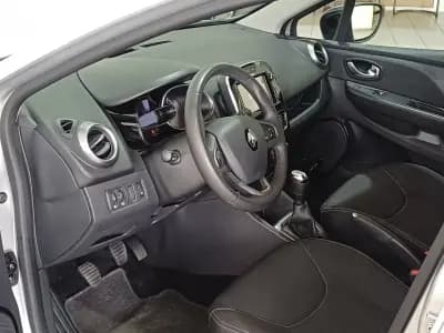 Sell Renault Clio 2017 - 12190 EUR, 82674 km - AUTO.MOTO.pt