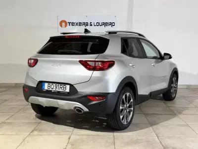 Vendo Kia Stonic 2025 - 21250 EUR, 54 km - AUTO.MOTO.pt