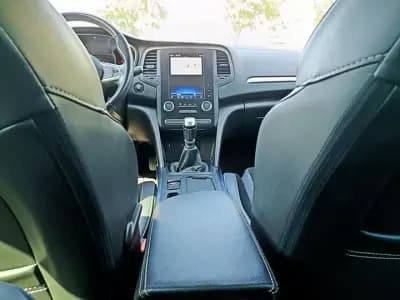 Vendo Renault Mégane 2020 - 18990 EUR, 82646 km - AUTO.MOTO.pt