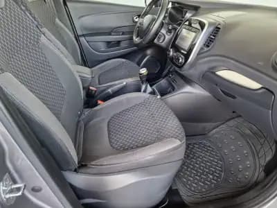 Vendo Renault Captur 2017 - 11750 EUR, 145000 km - AUTO.MOTO.pt