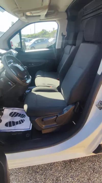 Sell Peugeot Partner 2021 - 12499 EUR, 217978 km - AUTO.MOTO.pt