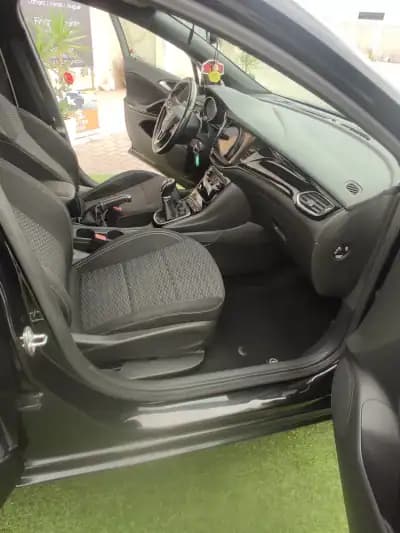 Vendo Opel Astra 2017 - 13250 EUR, 167000 km - AUTO.MOTO.pt