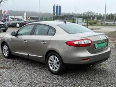 Vendo Renault Fluence 2014 - 10500 EUR, 148000 km - AUTO.MOTO.pt