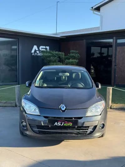 Vendo Renault Mégane 2011 - 5750 EUR, 219739 km - AUTO.MOTO.pt