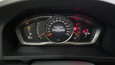 Vendo Volvo V60 Cross Country 2016 - 18180 EUR, 138731 km - AUTO.MOTO.pt