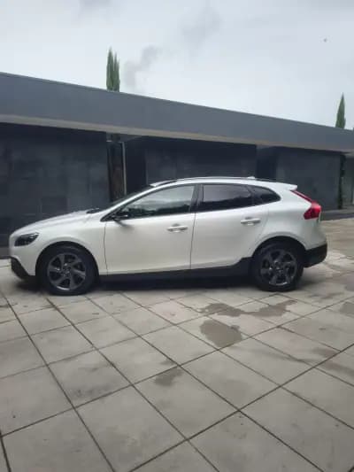 Vendo Volvo V40 Cross Country 2015 - 13900 EUR, 162000 km - AUTO.MOTO.pt