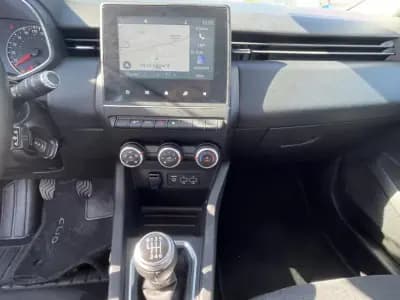 Vendo Renault Clio 2021 - 14750 EUR, 70347 km - AUTO.MOTO.pt