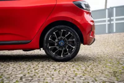 Vendo Renault Clio 2025 - 17900 EUR, 6300 km - AUTO.MOTO.pt