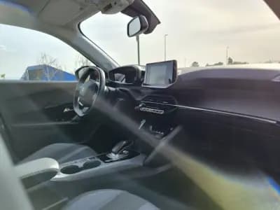 Sell Peugeot e-2008 2020 - 18793 EUR, 23504 km - AUTO.MOTO.pt