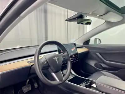 Vendo Tesla Model 3 2019 - 20250 EUR, 179000 km - AUTO.MOTO.pt