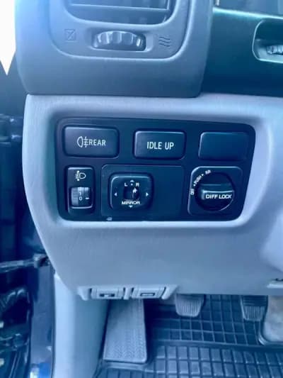 Vendo Toyota Land Cruiser 1998 - 46500 EUR, 229433 km - AUTO.MOTO.pt