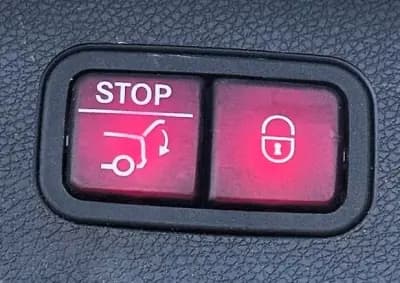 Vendo Mercedes-Benz E 220 2017 - 31500 EUR, 150000 km - AUTO.MOTO.pt