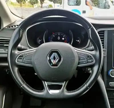 Vendo Renault Mégane 2020 - 18990 EUR, 82646 km - AUTO.MOTO.pt