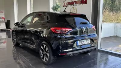 Vendo Renault Clio 2023 - 14499 EUR, 111021 km - AUTO.MOTO.pt