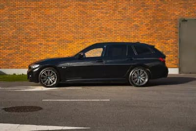 Sell BMW 330 2022 - 32000 EUR, 154900 km - AUTO.MOTO.pt