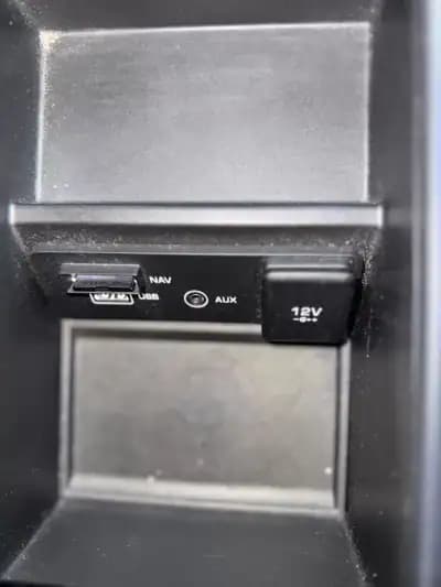 Vendo Land Rover Discovery Sport 2018 - 29750 EUR, 100950 km - AUTO.MOTO.pt