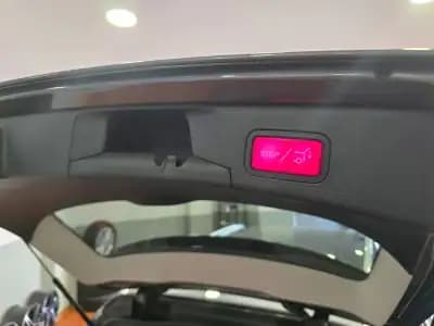 Vendo Mercedes-Benz C 300 2020 - 30980 EUR, 98799 km - AUTO.MOTO.pt