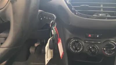 Sell Peugeot 208 2019 - 9900 EUR, 179951 km - AUTO.MOTO.pt