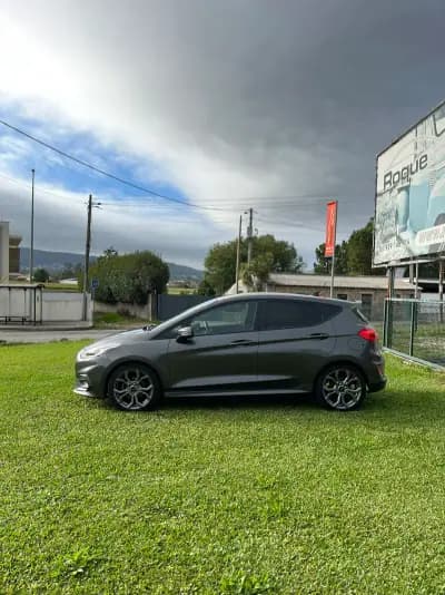 Vendo Ford Fiesta 2018 - 15800 EUR, 33218 km - AUTO.MOTO.pt