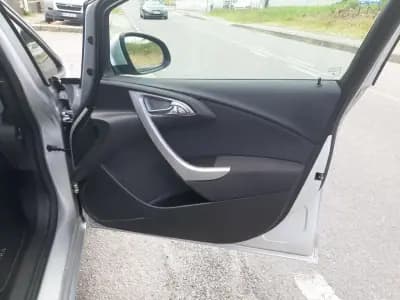 Vendo Opel Astra 2013 - 9900 EUR, 179980 km - AUTO.MOTO.pt