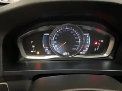 Vendo Volvo V60 2016 - 13950 EUR, 322000 km - AUTO.MOTO.pt