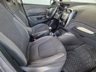 Vendo Renault Captur 2017 - 11750 EUR, 145000 km - AUTO.MOTO.pt